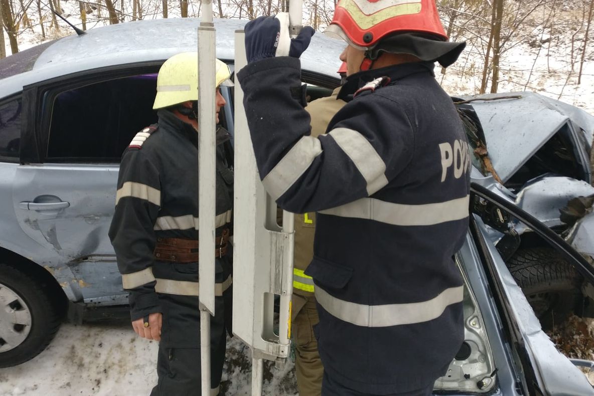 Accident cu trei victime încarcerate aproape de Agighiol. Intervin salvatorii de la ISU Tulcea