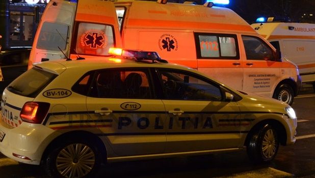 Bătaie cu cuţite, potolită de mascaţi şi jandarmi. O persoană a ajuns la spital.