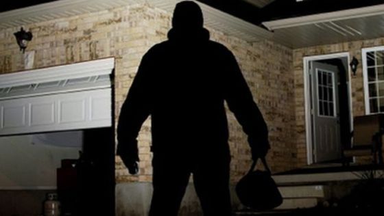 Un spărgător a fost reţinut pentru furturi din mai multe locuințe