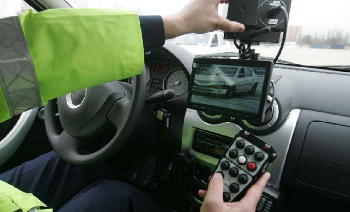 Peste 100 de amenzi şi 10 permise reţinute pentru viteză, în câteva ore