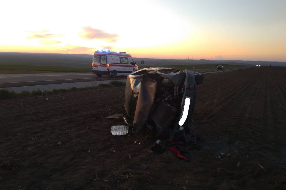 Constănțean rupt de beat, s-a dat peste cap cu mașina și s-a oprit pe câmp