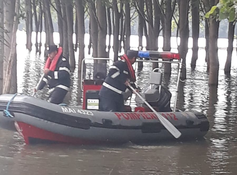 Copil de 14 ani înghițit de Dunăre, la Peceneaga, căutat de pompieri