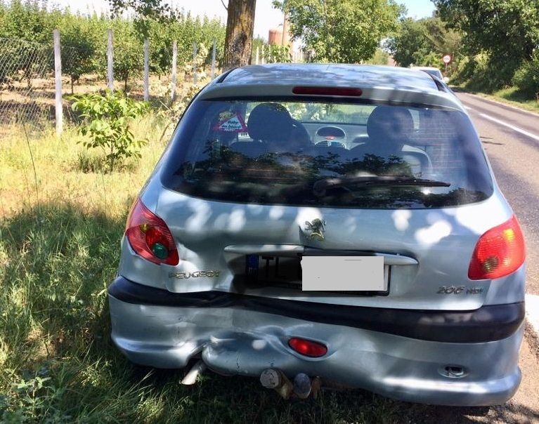 Beat fiind la volan a intrat în maşina care circula în faţa sa. O femeie a ajuns la spital