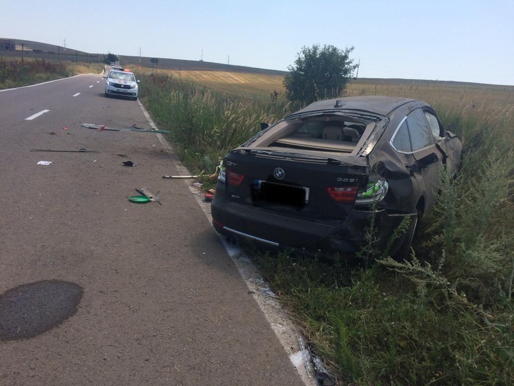 O familie ranită aproape de Murighiol după ce s-au dat cu maşina peste cap