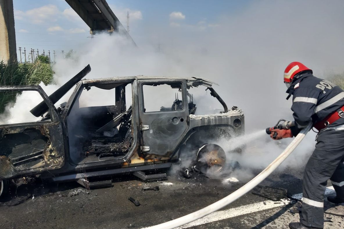 Un SUV s-a făcut scrum pe DN 22, lângă Babadag