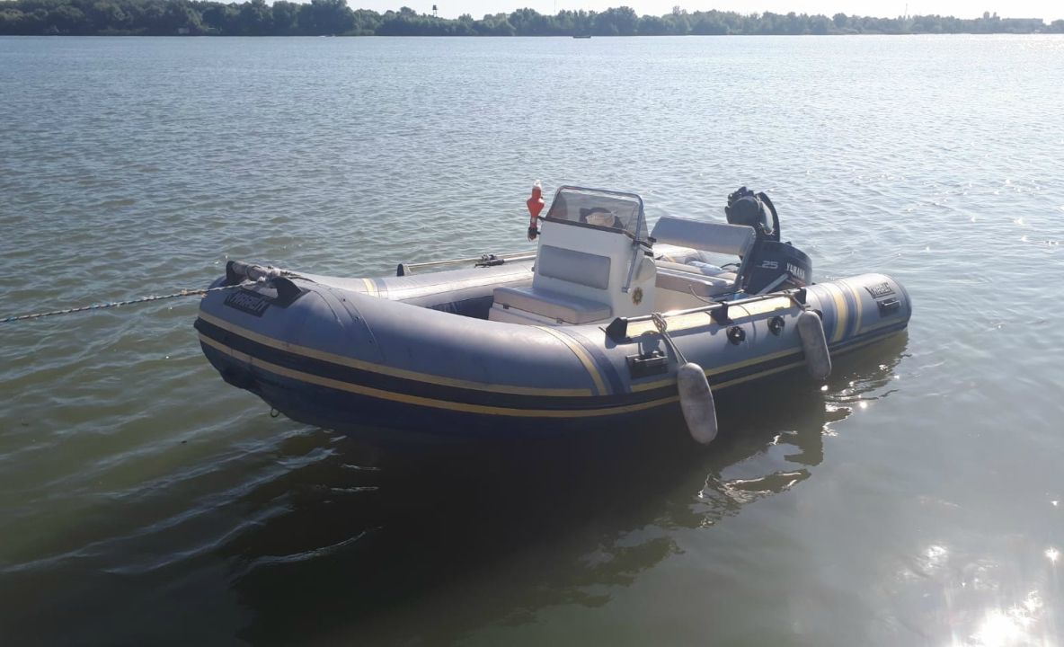 Polițiștii de frontieră au intervenit pentru a remorca o ambarcațiune rămasă fără combustibil