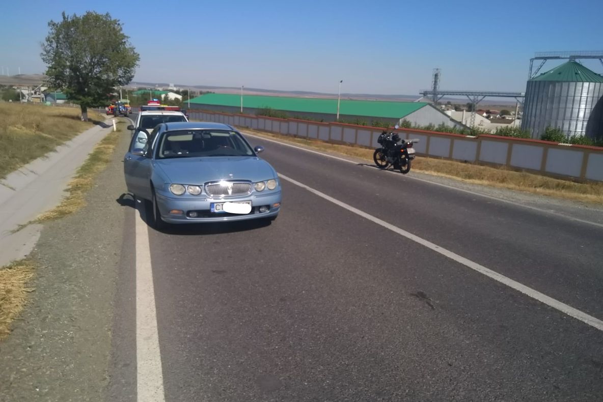 Motociclist și pasager accidentați la Baia de un constănțean neatent