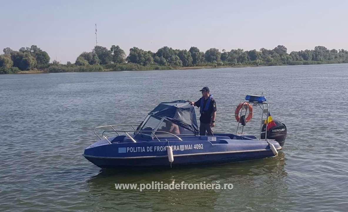 Sâmbătă noaptea poliţiştii de frontieră au salvat şase persoane dintr-o barcă avariată pe Razelm
