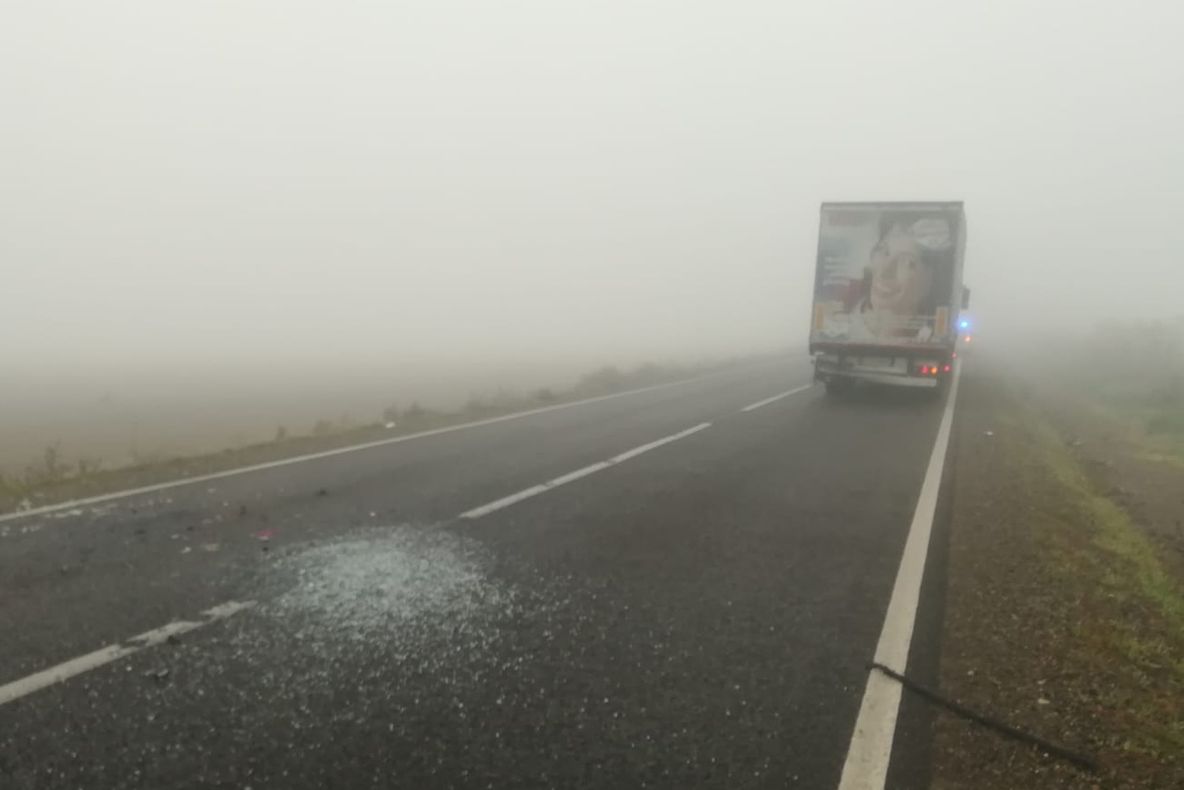 Accident rutier din cauza ceţii. Un om a ajuns la spital