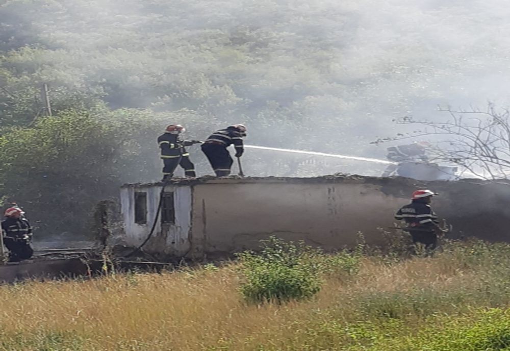 FOTO| Incendiu la o mănăstire din județul Tulcea