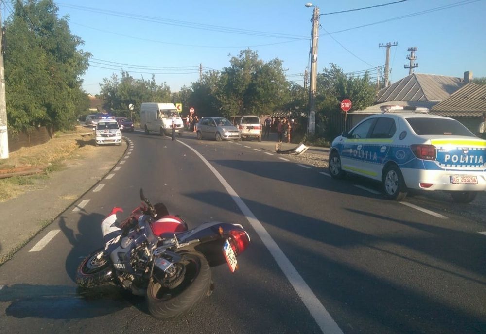 Alcoolul face victime din nou. Impact între o motocicletă și o mașină