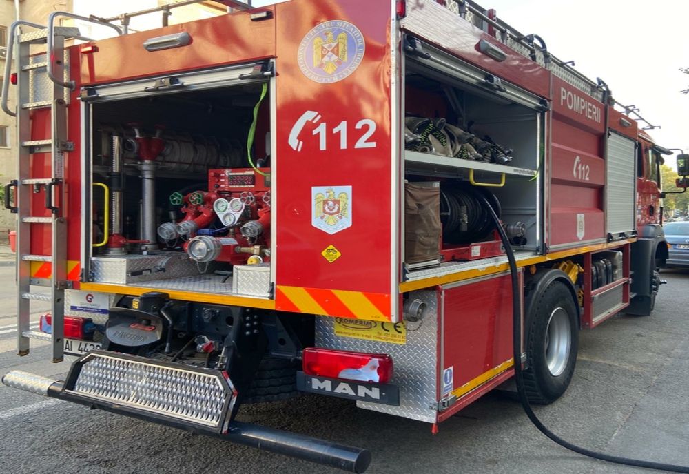 FOTO| Explozie într-o gospodărie din Beștepe. Un bătrân a ajuns la spital