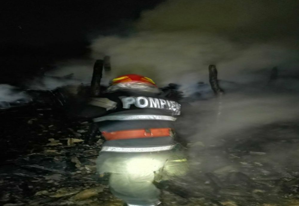 FOTO| Incendiu puternic în Rachelu, izbucnit de la un cazan de țuică