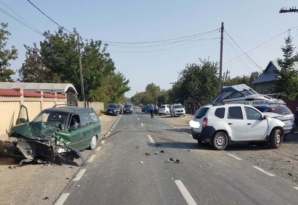 Dezastrul provocat de o șoferiță, trei mașini lovite și o persoană rănită