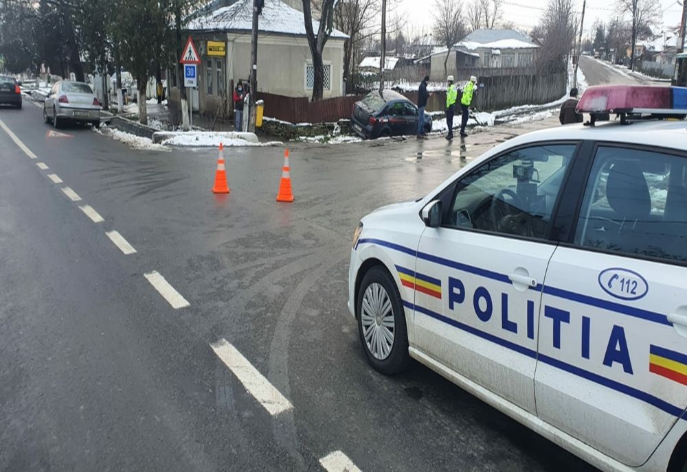 Doi adolescenți spulberați de o mașină condusă de un gălățean