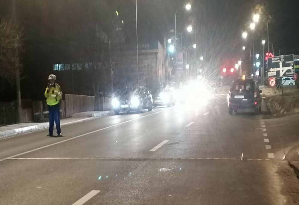 Femeie spulberată de o mașină în timp ce traversa neregulamentar