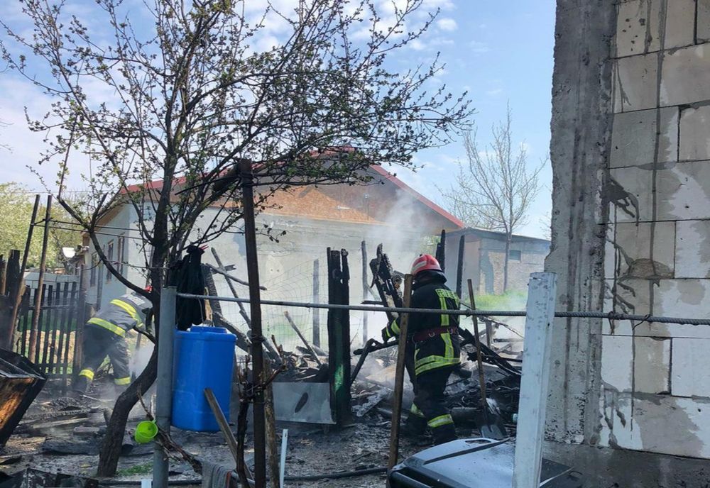 Incendiu violent în Mineri. De la ce au pornit flăcările