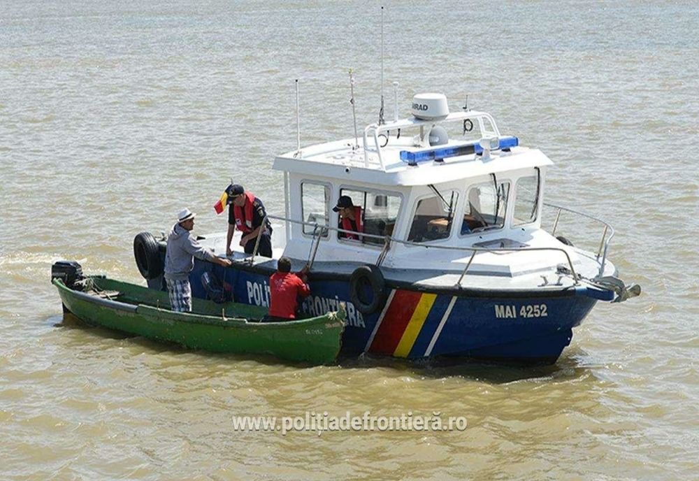Turişti salvaţi din apele Dunării