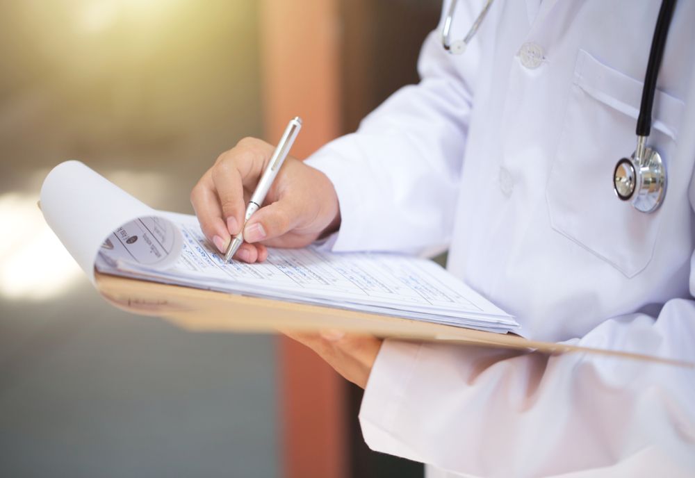 Se schimbă regulile de acordare a concediilor medicale