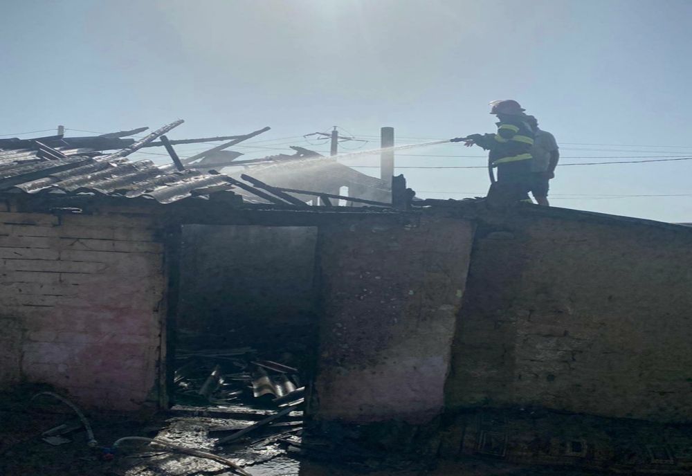 O “mână criminală” a provocat un incendiu la o casă din Casimcea