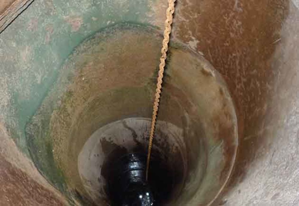 Femeie scoasă moartă dintr-o fântână, la Crișan