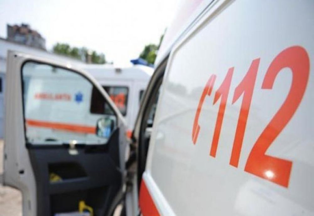 Trei tineri au murit după ce mașina în care se aflau s-a izbit de un copac