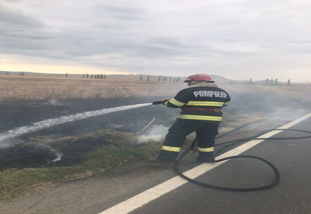 Incendiu în apropierea DN 22 D. Trafic rutier oprit