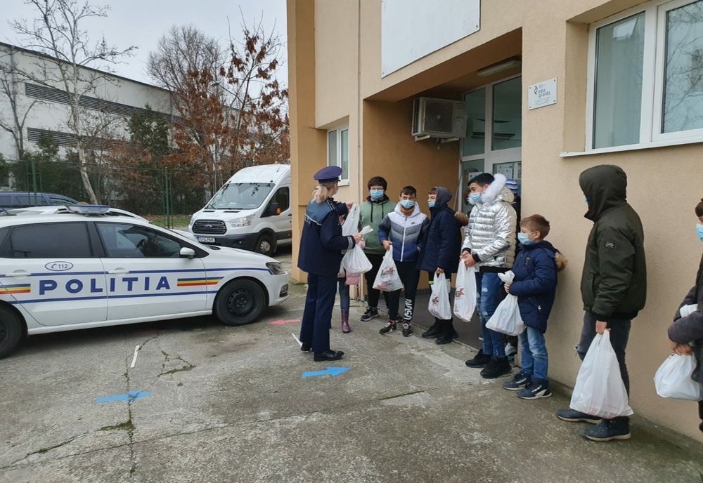 Polițiștii tulceni, spiriduși pentru Moș Crăciun