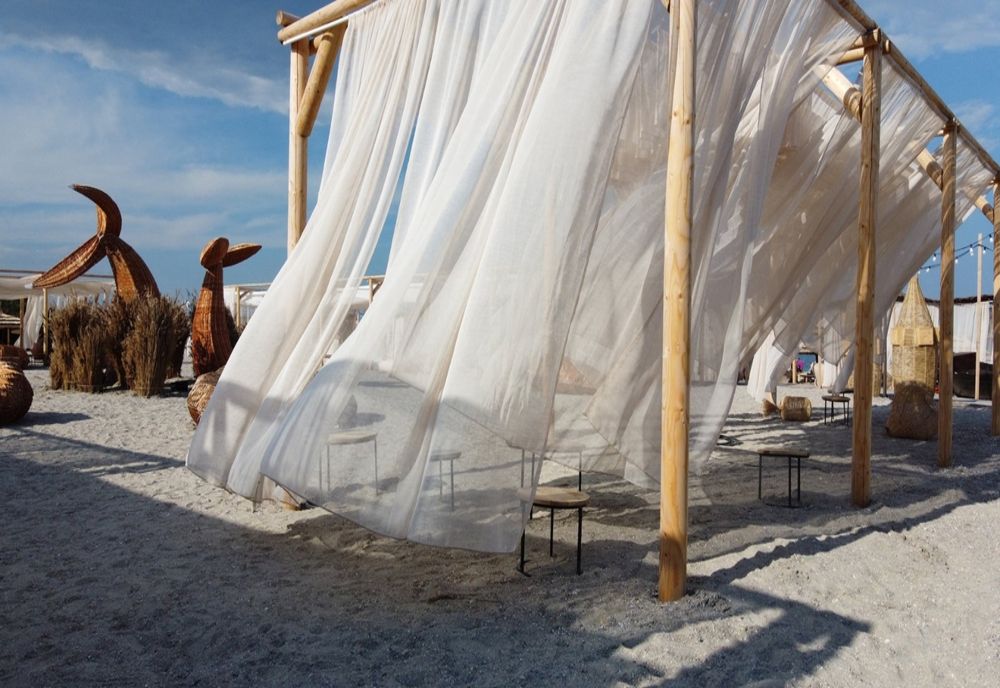 Bugetarii, vacanțe la mare mascate în cursuri de perfecționare. Sfidare fără margini, devenită deja tradiție