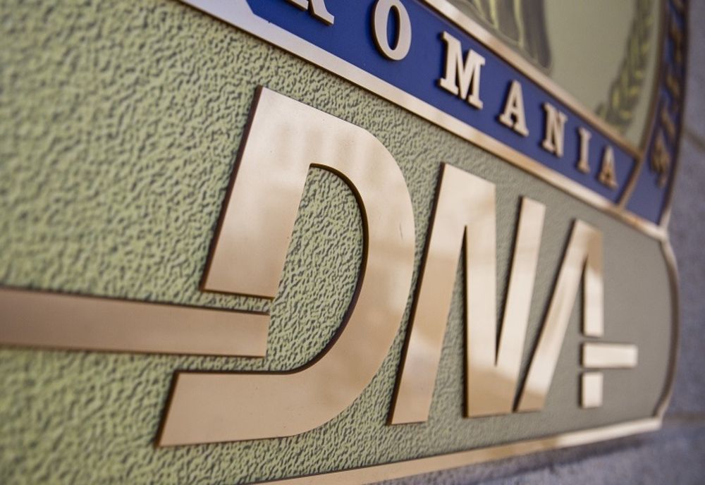  Ofițer SRI prins în flagrant, în timp ce primea mită 2.500 de euro