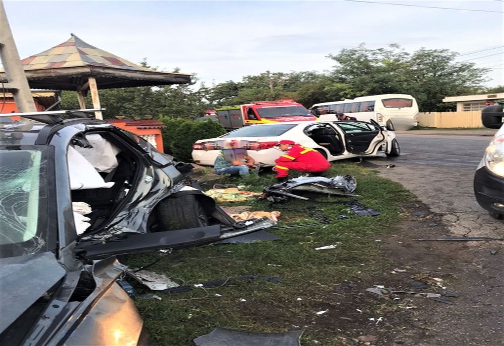 FOTO Accident teribil: un mort și cinci raniti grav,  printre care trei copii