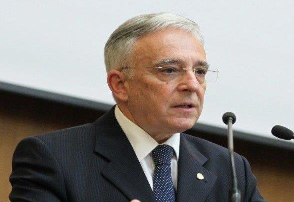 Isărescu, BNR: „Nu poţi să te joci cu cursul de schimb și nici cu preţul la energie” 