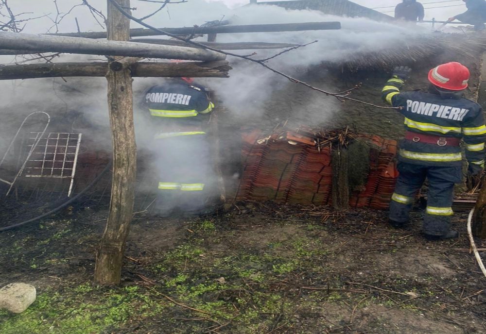 FOTO Incendiu violent în Jurilovca