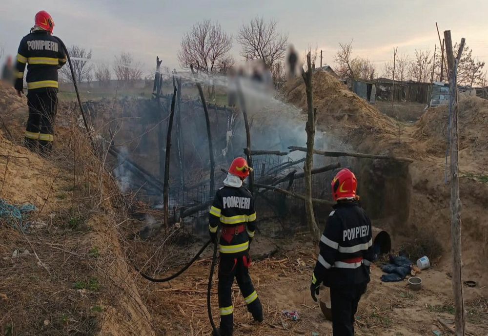 Grajd cuprins de flăcări. Intervin pompierii din Măcin