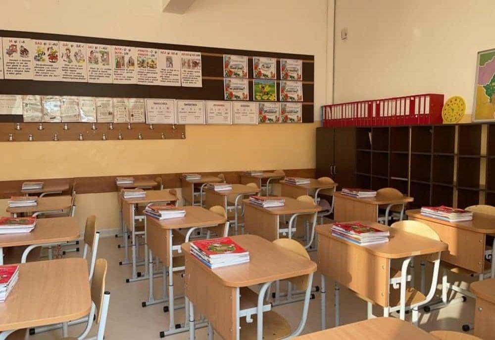 Școli închise din cauza zăpezii - Se trece în online în mai multe instituții de învățământ