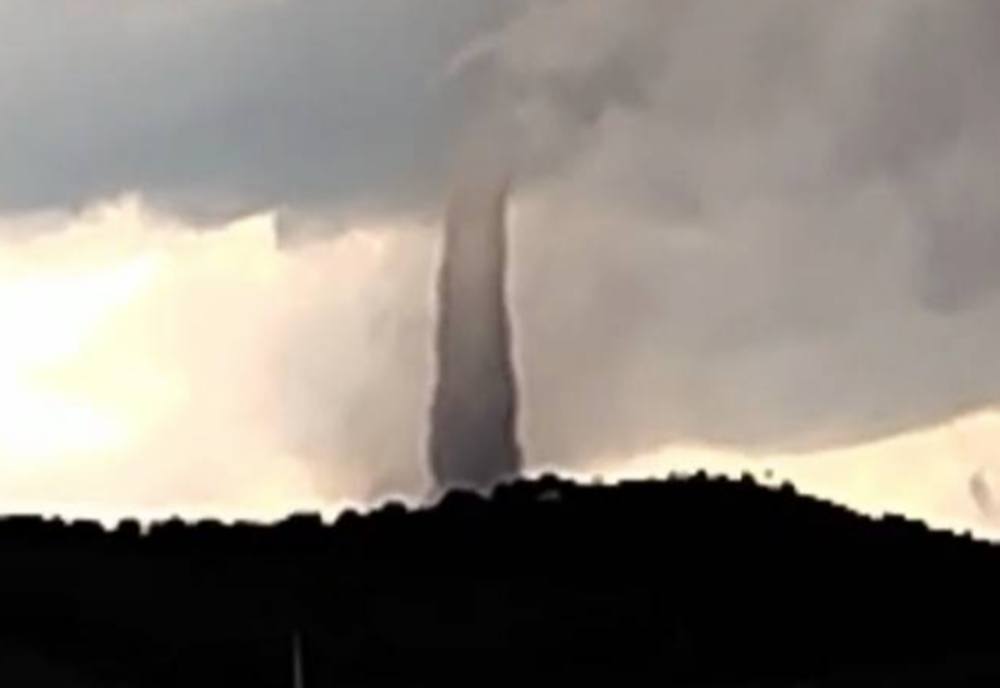 TORNADĂ ÎN TULCEA, ÎNTRE HORIA ȘI MIRCEA VODĂ. AUTORITĂȚILE AU EMIS MESAJ RO-ALERT