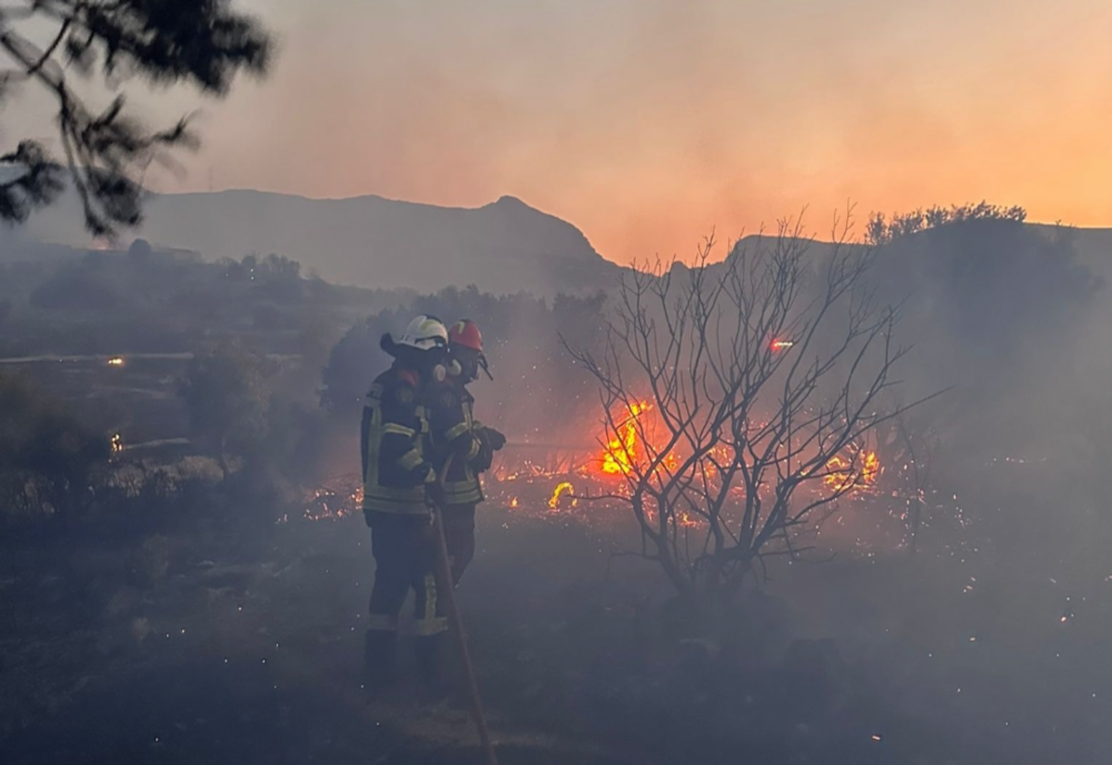 ROMÂNIA TRIMITE 51 DE POMPIERI ÎN SPANIA PENTRU A AJUTA LA STINGEREA INCENDIILOR DE PĂDURE
