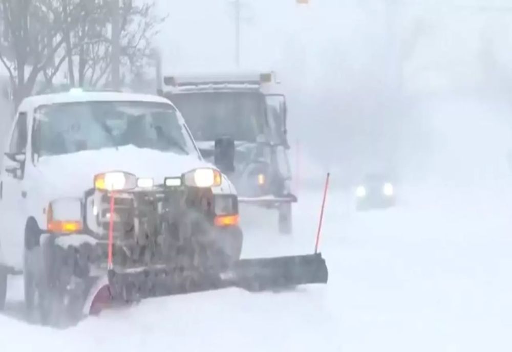 Centrul INFOTRAFIC anunță închiderea mai multor autostrăzi și drumuri naționale din cauza viscolului