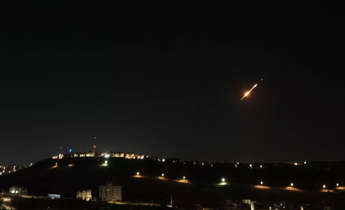 Război în Orientul Mijlociu. Noapte de foc în regiune: rachetă interceptată la Doha, raiduri israeliene în sudul Libanului