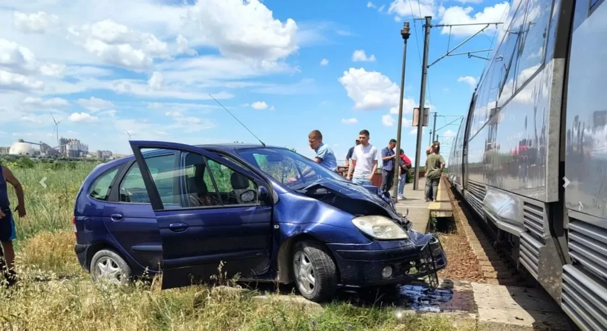 Mașină lovită de tren în județul Constața