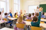 Luni sună clopoţelul, după vacanţa de vară. Cu ce noutăți vine noul an școlar