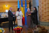 Doi lideri ai comunității românești din Cernăuți, decorați de președintele Nicușor Dan