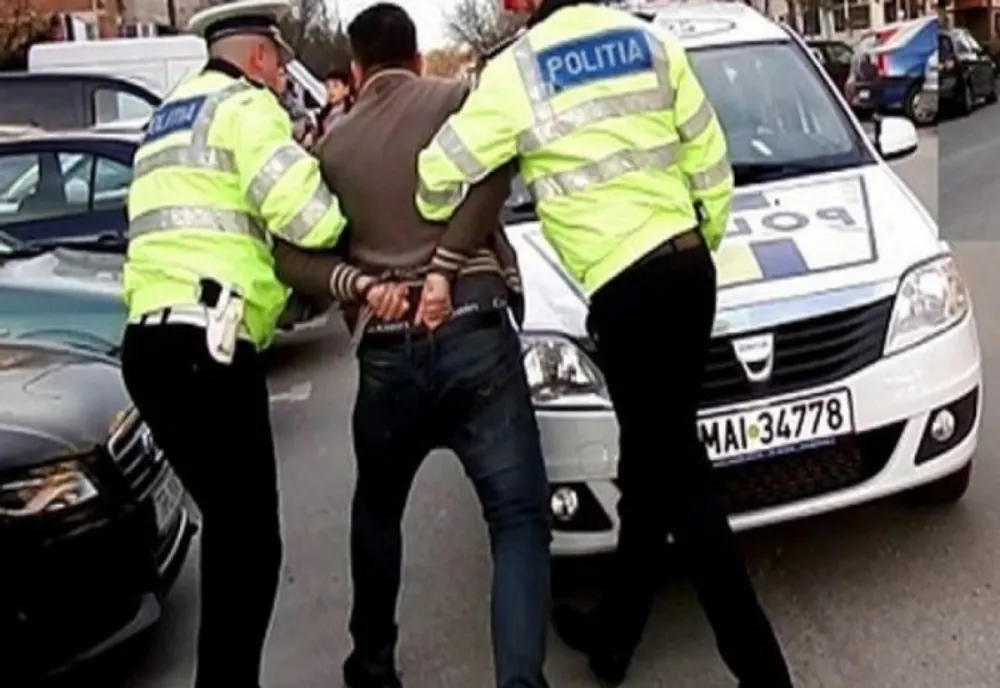 Şofer reţinut de poliţişti pentru că a provocat două accidente, nu avea permis şi a refuzat alcooltestul