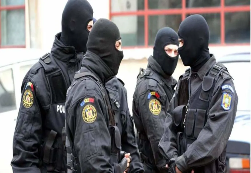 FOTO| Sclavie sexuală. Minore sechestrate şi obligate să se prostitueze