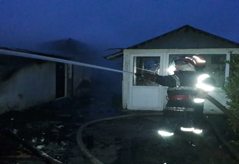 Incendiu violent în Gorgova.De la ce au pornit flăcările