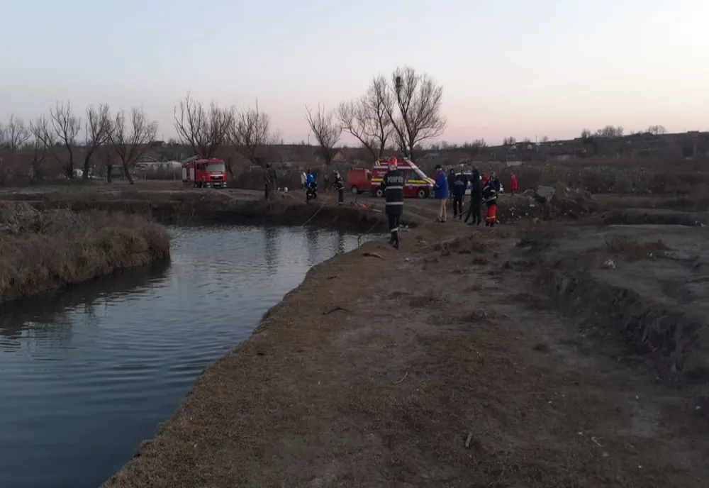 FOTO Un bărbat de 41 de ani a murit înecat într-un canal