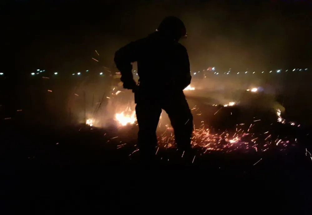 Incendiu violent în Greci. De la ce au pornit flăcările
