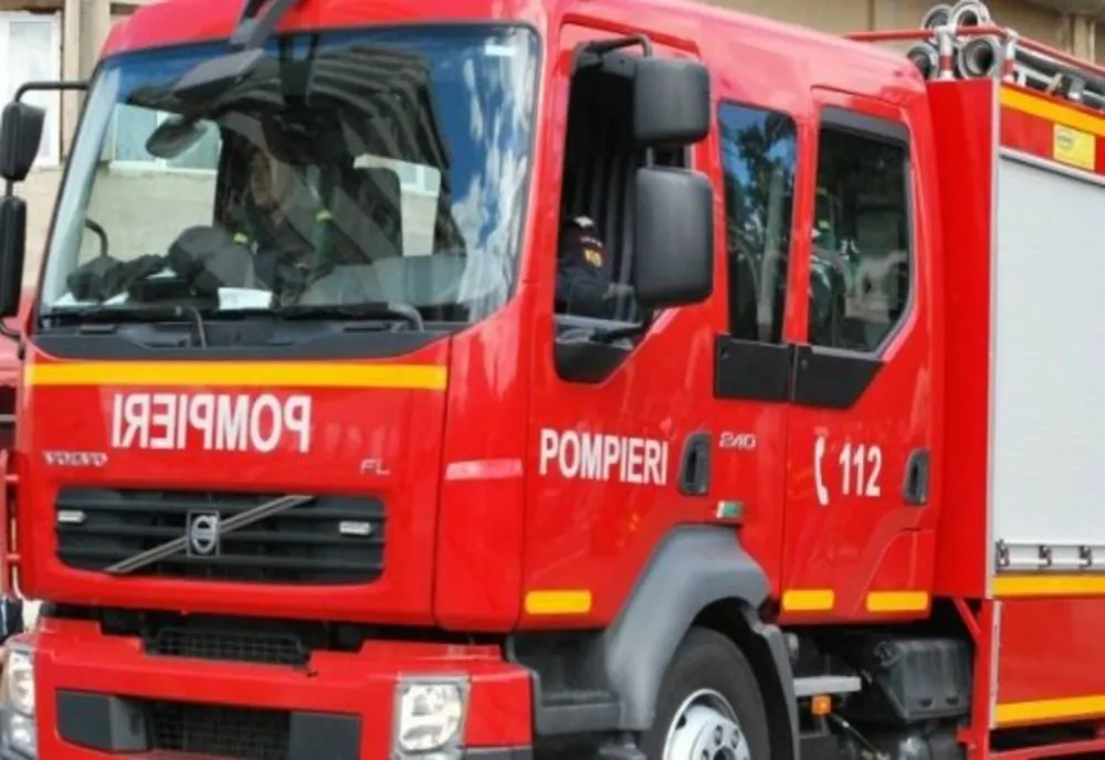 VIDEO Mașină cuprinsă de flăcări, panică pe șosea