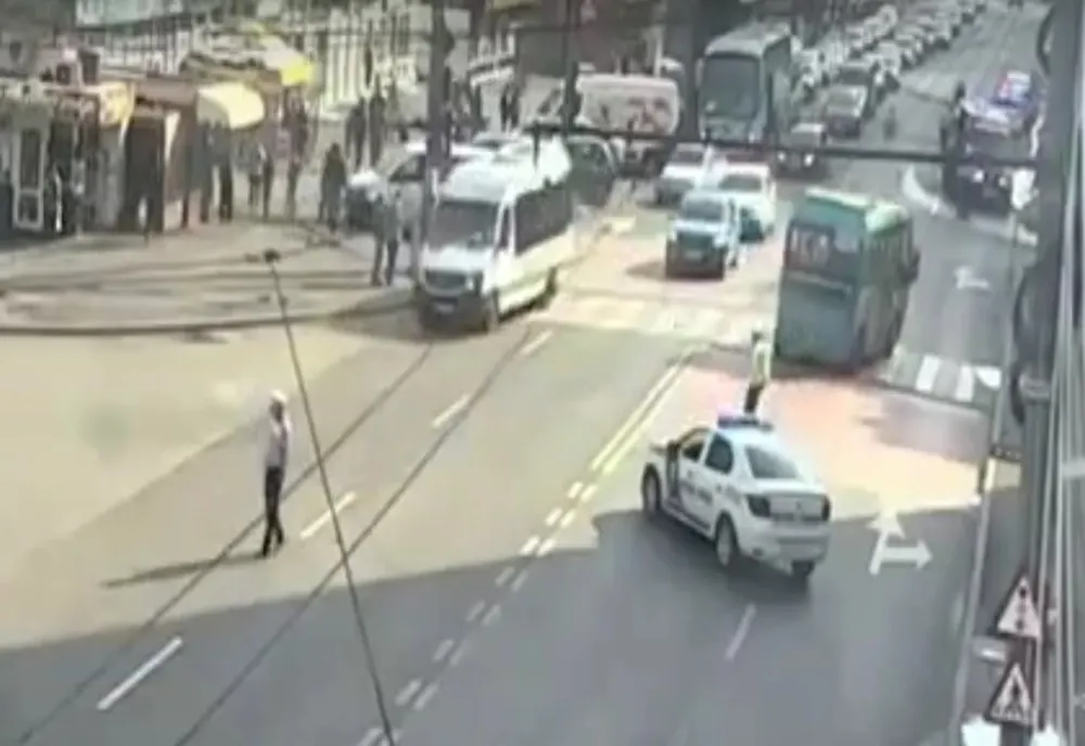 Video: Accident rutier cu victimă, duminică seară, pe strada Brăilei, în apropierea intersecției cu strada Oțelarilor
