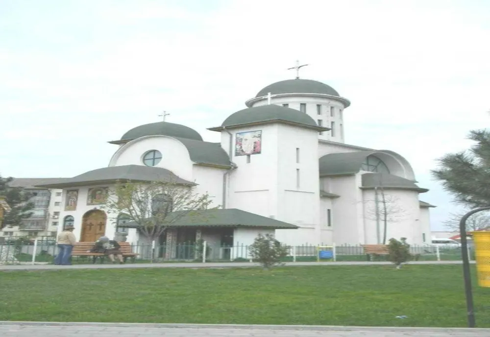 Preot înregistrat în timp ce-i făcea avansuri unei fetițe de 14 ani, la spovedanie